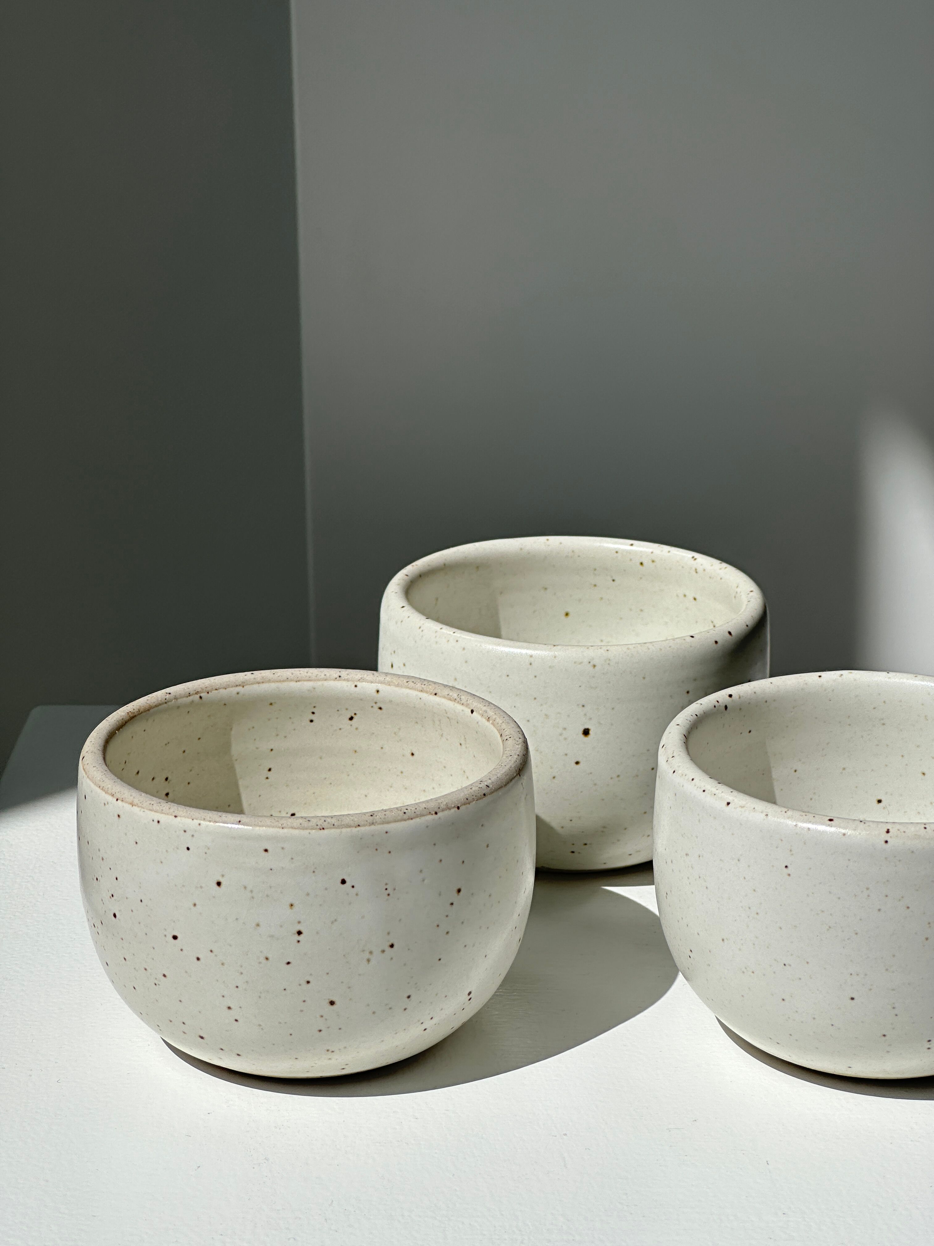 Trio of white ceramic cups D9cm