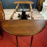 Pedestal table