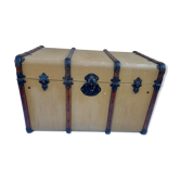 Old trunk of the early twentieth century