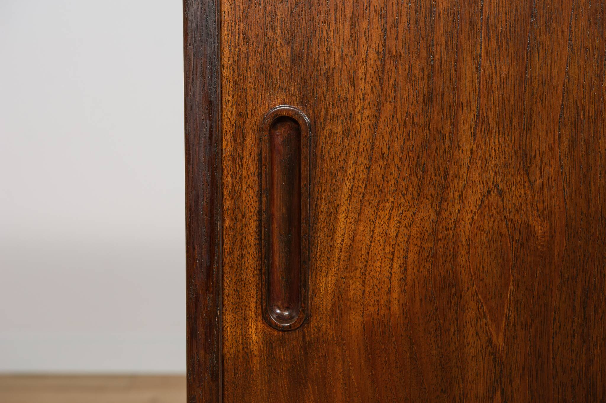 Petit buffet en teck de P. Hundevad pour Hundevad & Co., Danemark, années 1960