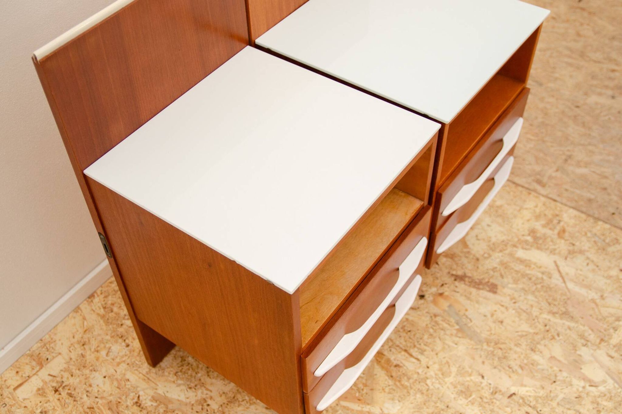 Paire de tables de chevet entièrement rénovées par Mojmír Požár, années 1960, Tchécoslovaquie