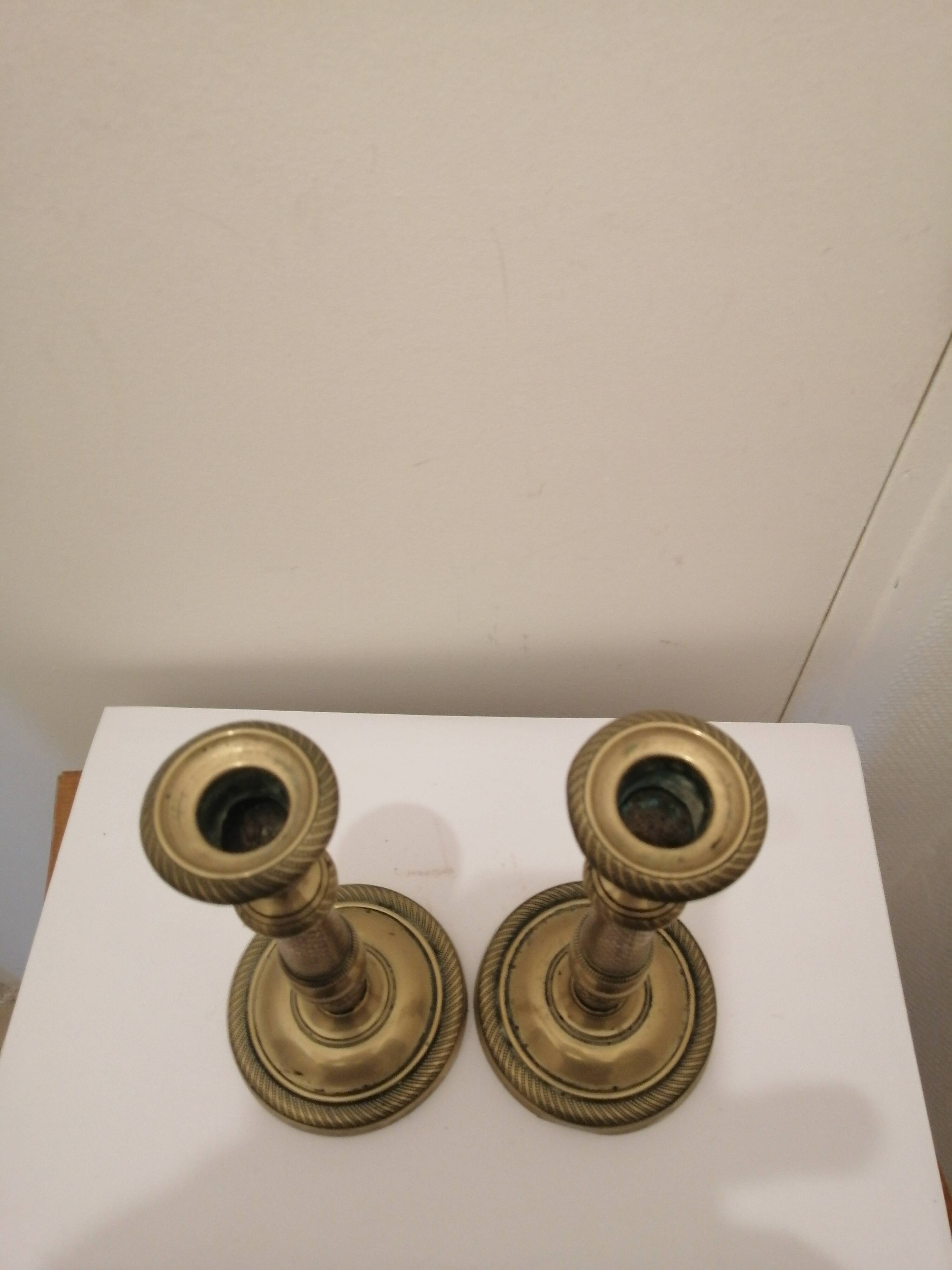 Deux  bougeoirs en cuivre vintage