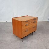 Commode par Stag, conçu par John et Sylvia Reid