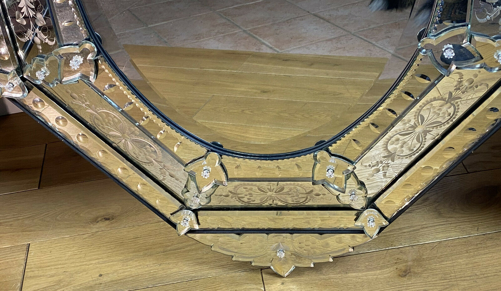 Early 20th century Venetian mirror made of bevelled glass engraved 123 x 73 cm