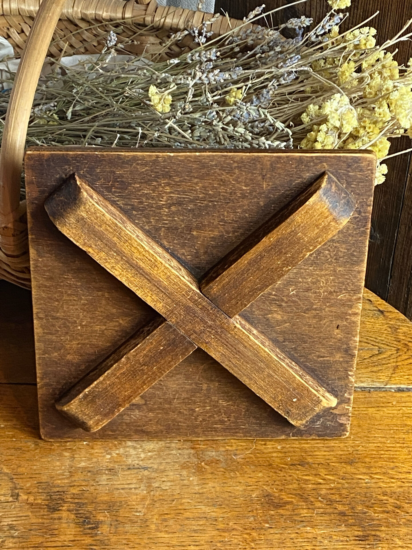 Ceramic and wood trivet