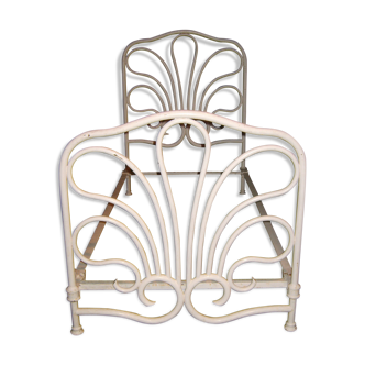 Cast iron bed white