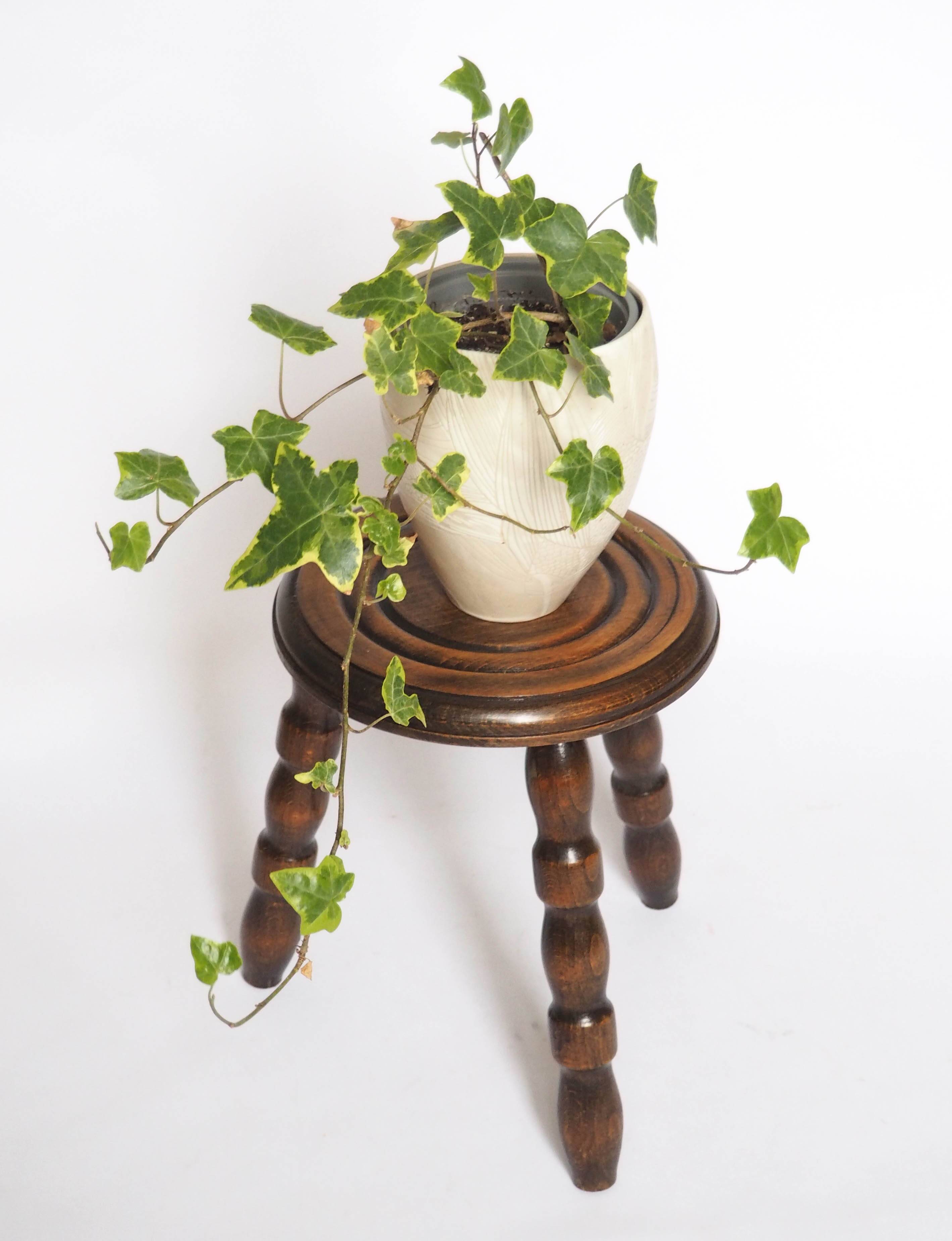 Tabouret tripode bois tourné