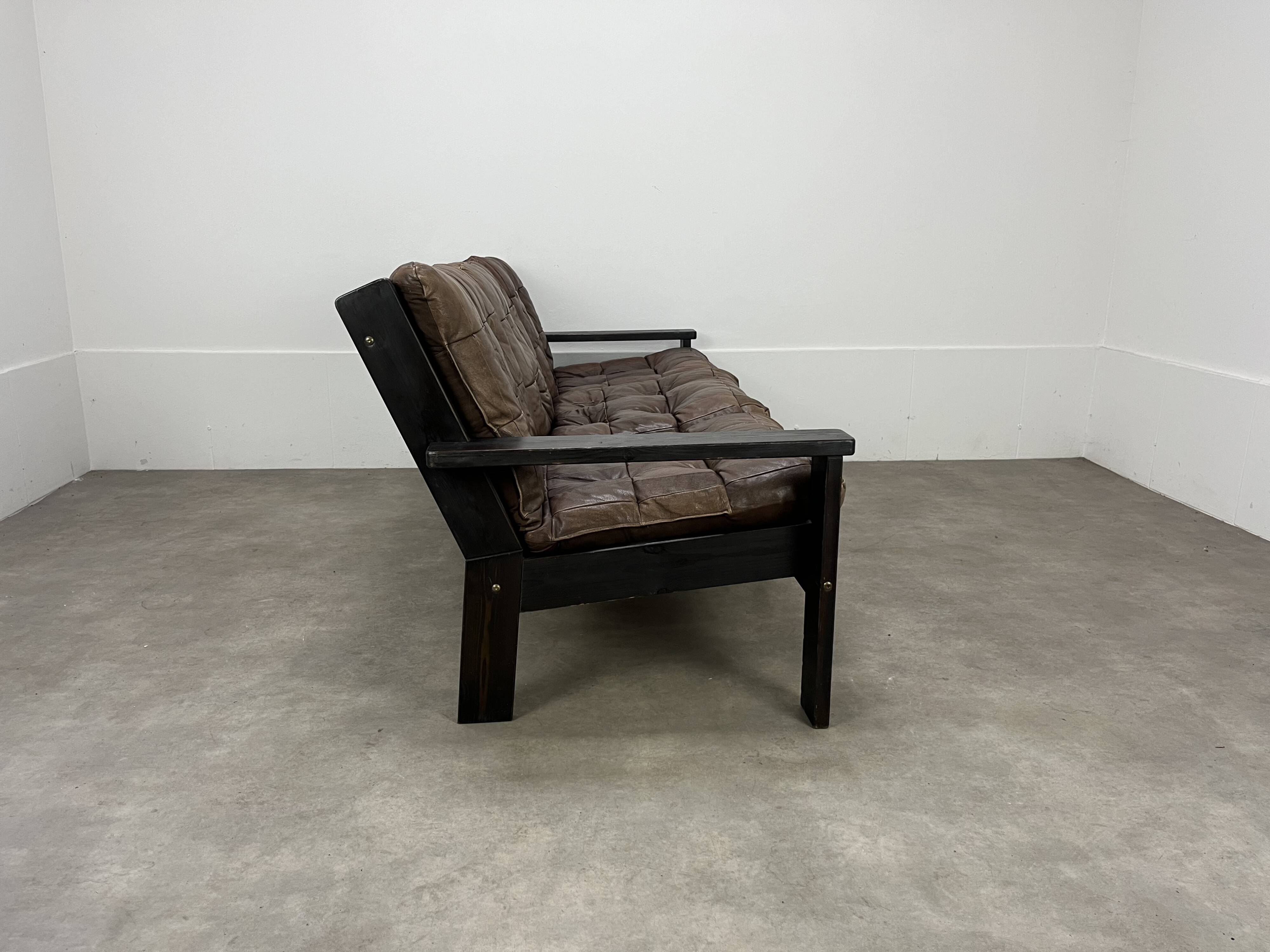 Living room sofa and brutalist armchairs in leather and wood, 70s, chalet style