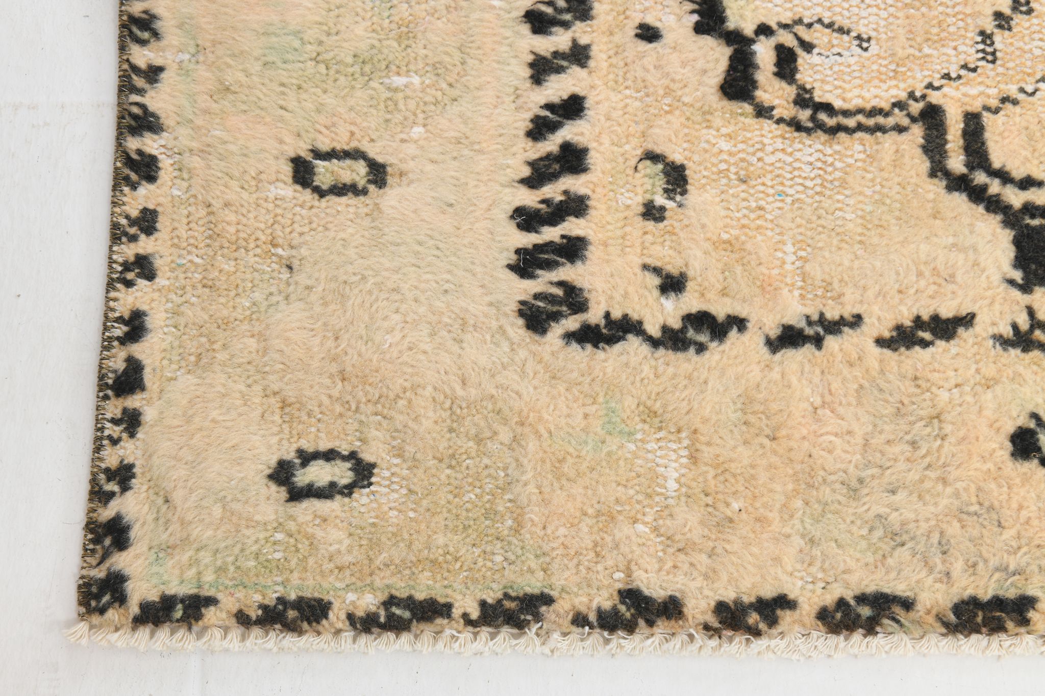 5x8 beige tones wool classic vintage rug 253x166cm