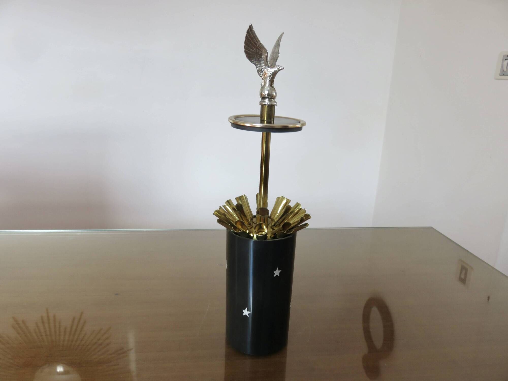 Cigarette dispenser "eagle and stars" from the 60s-70s, vintage.
