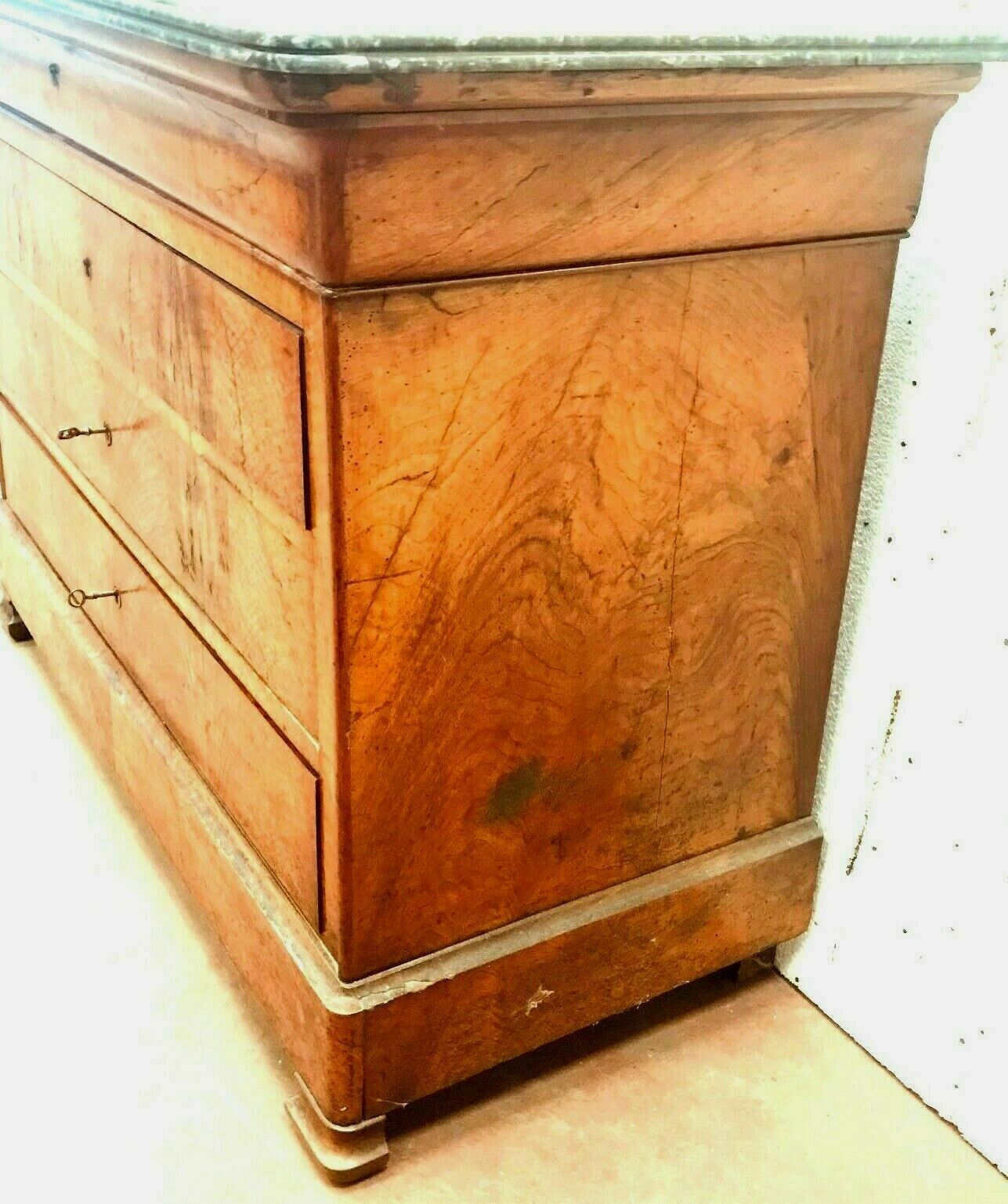 Louis Philippe period chest of drawers in walnut ronce Marble top XIX century