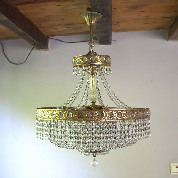 Antique lustre style château avec pampilles et details florale