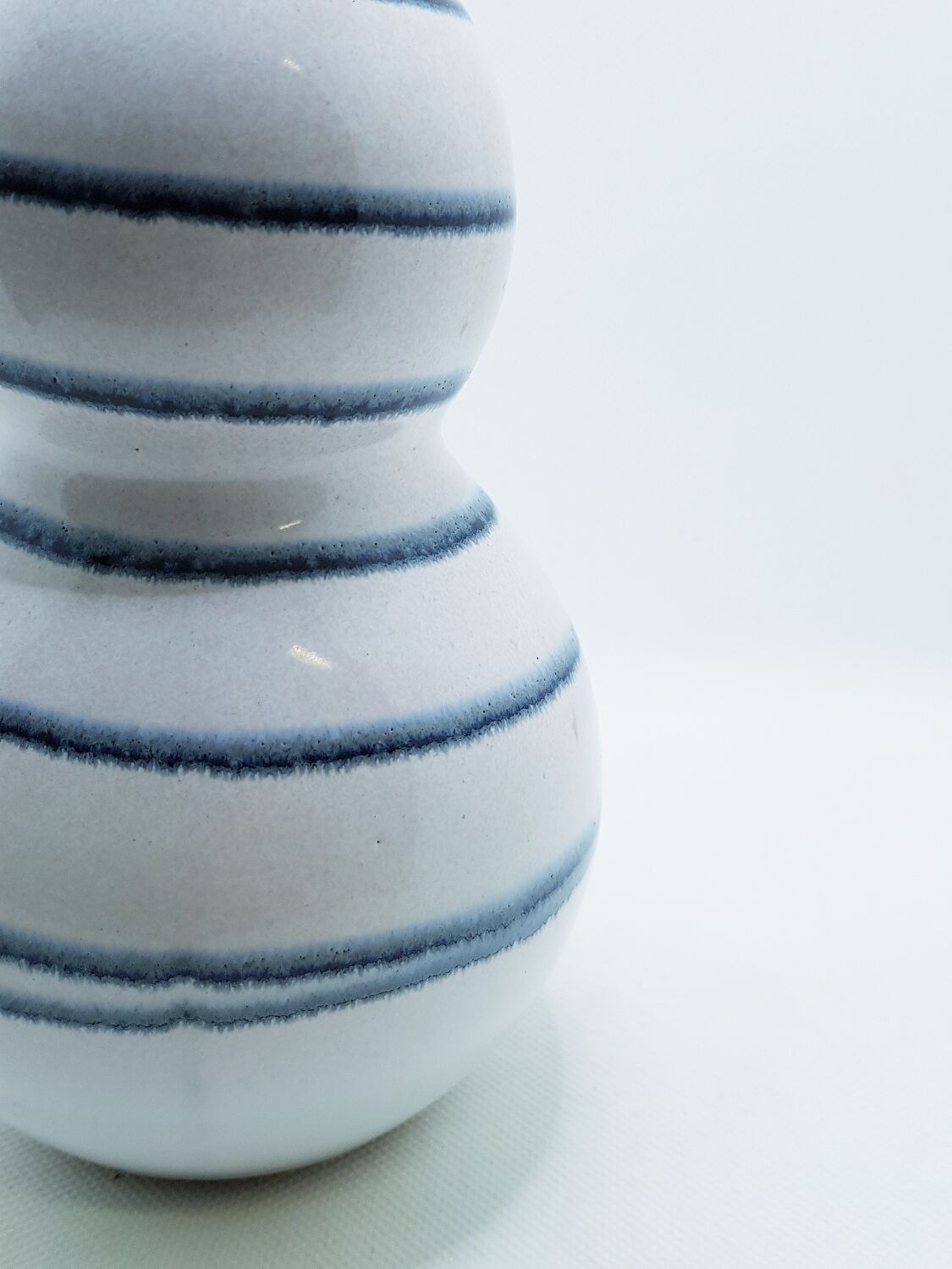 Flacon en céramique en forme de gourde