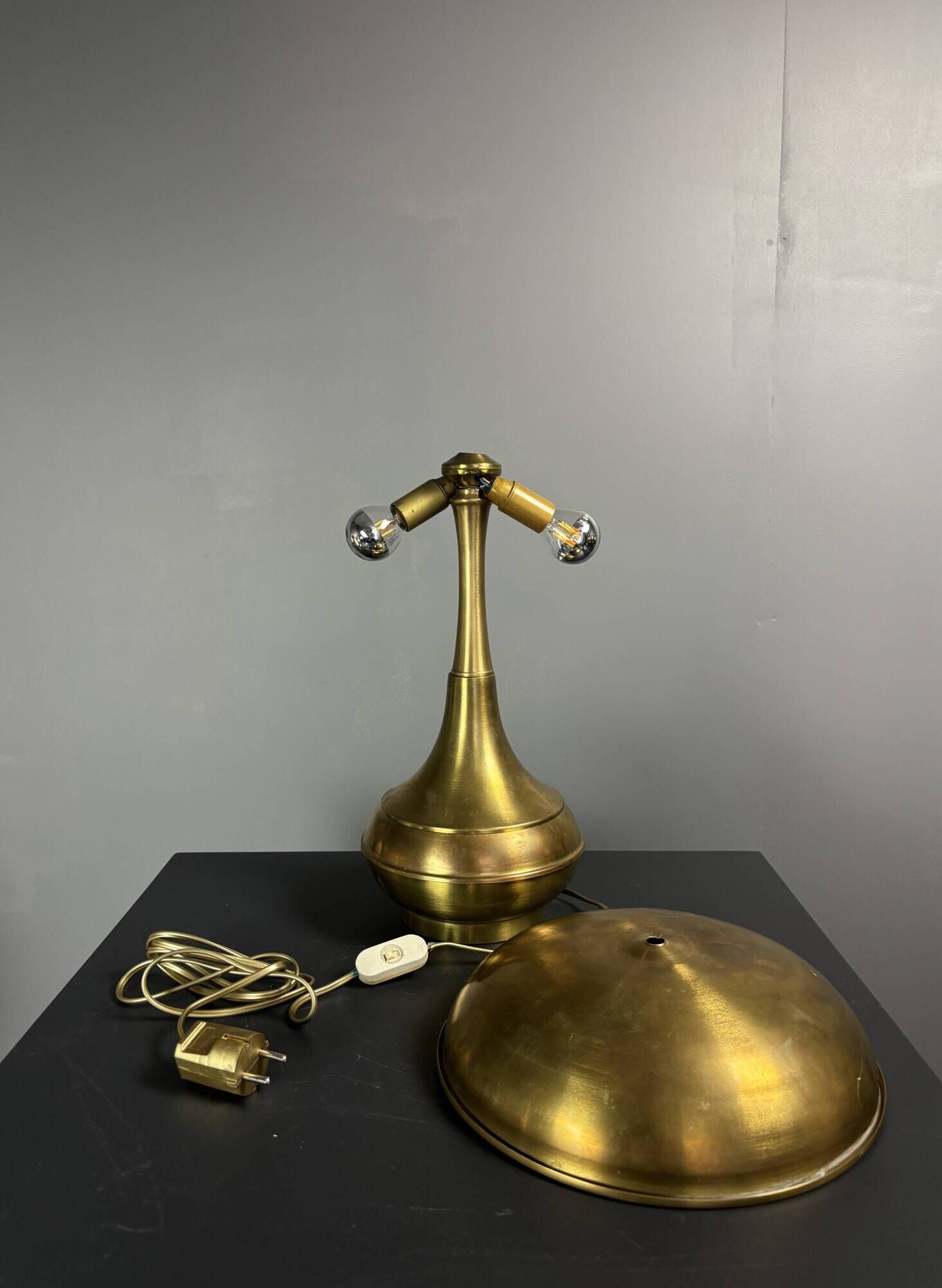 Midcentury Italian modernist brass dome mushroom table lamp, 1960s
