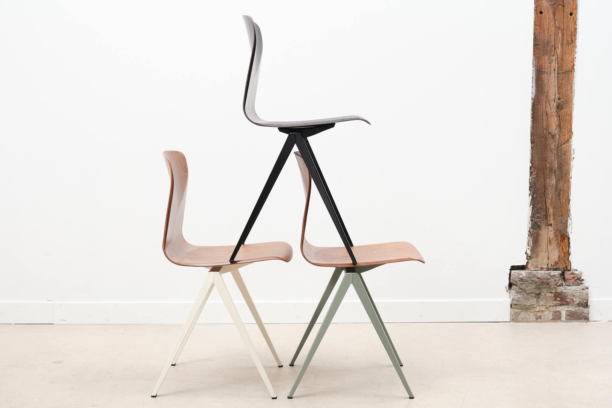 Chaise Galvanitas S19 réédition droite ébène noir