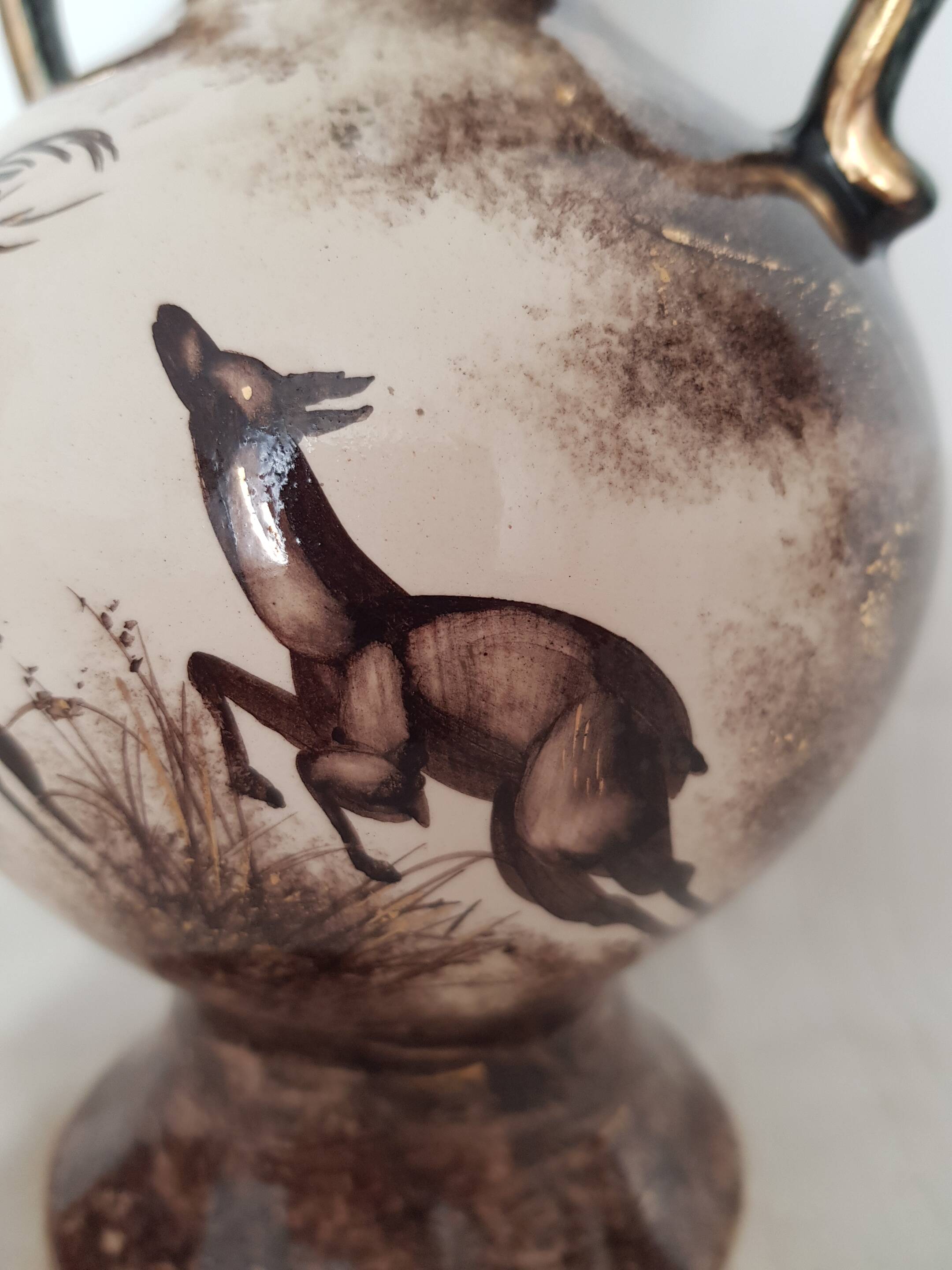Vase vintage en faïence de H Bequet, Décor de cerf