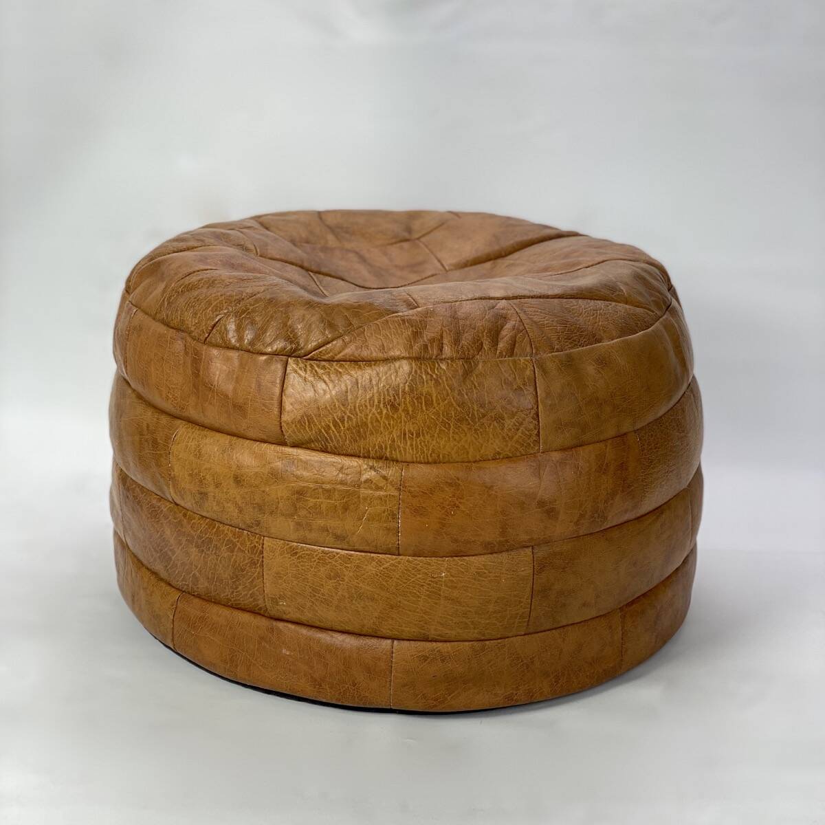 Round leather pouf De Sede from the 1970s.