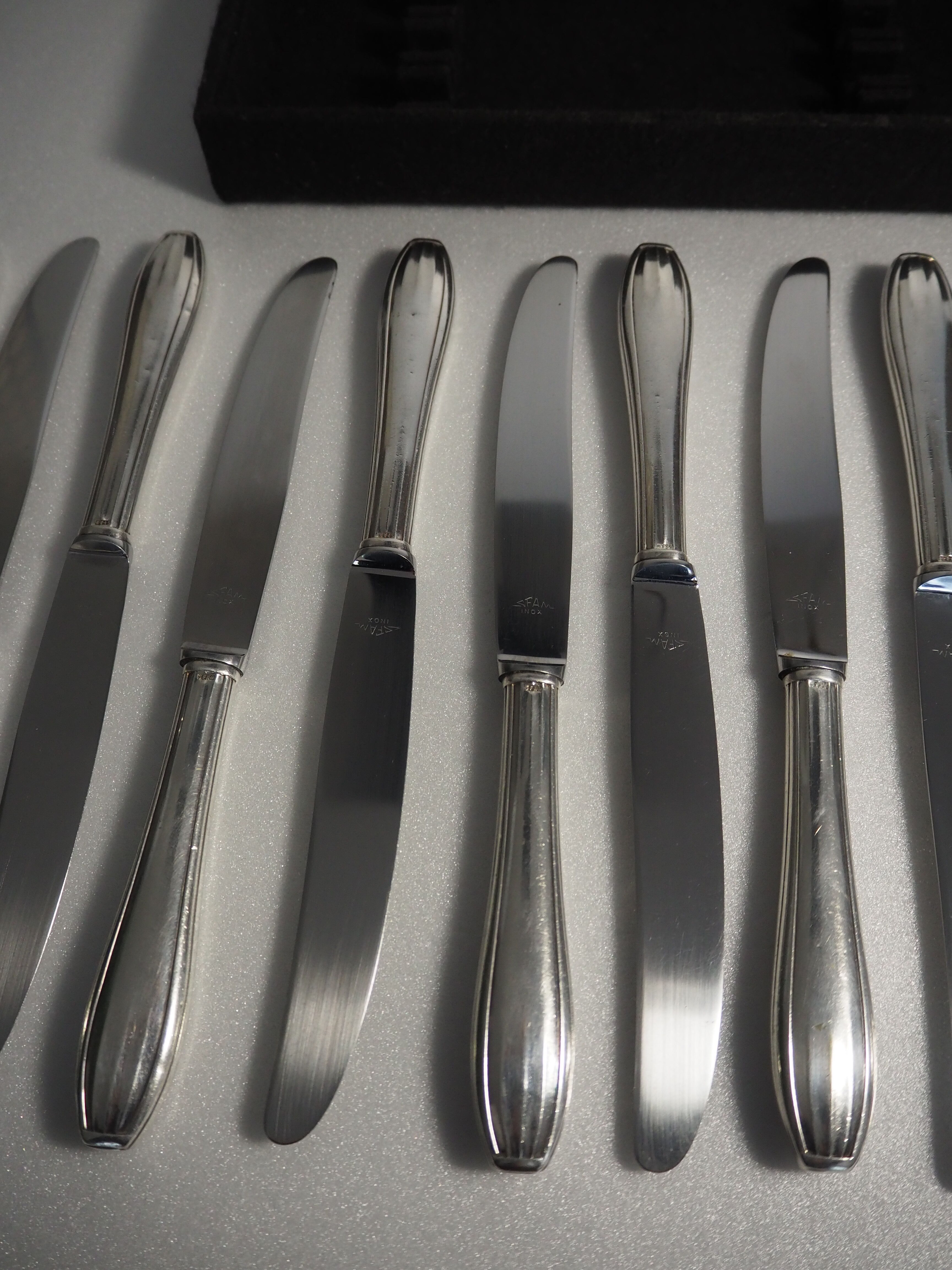 12 SFAM cheese knives in its dark chocolate case