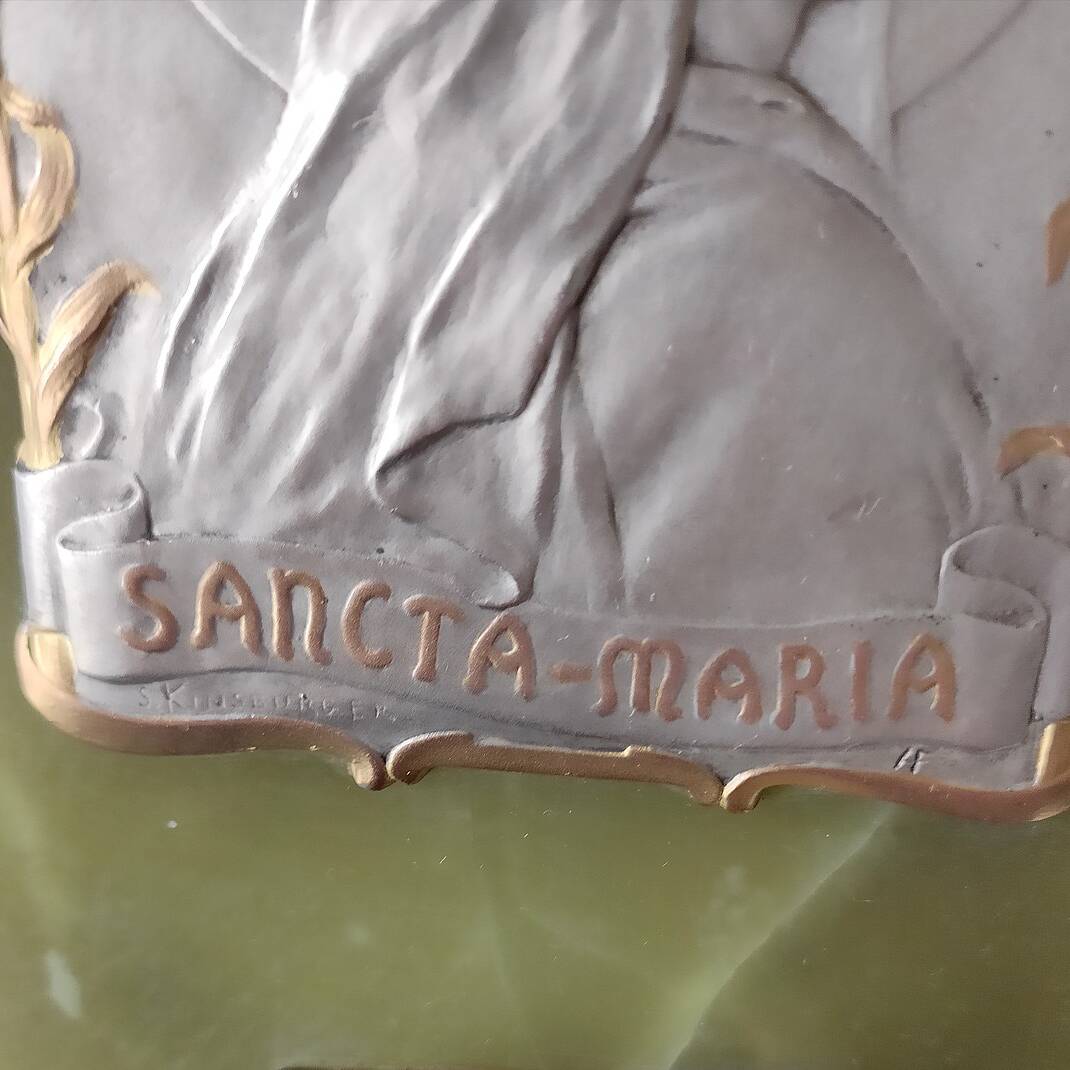 Green onyx wall font