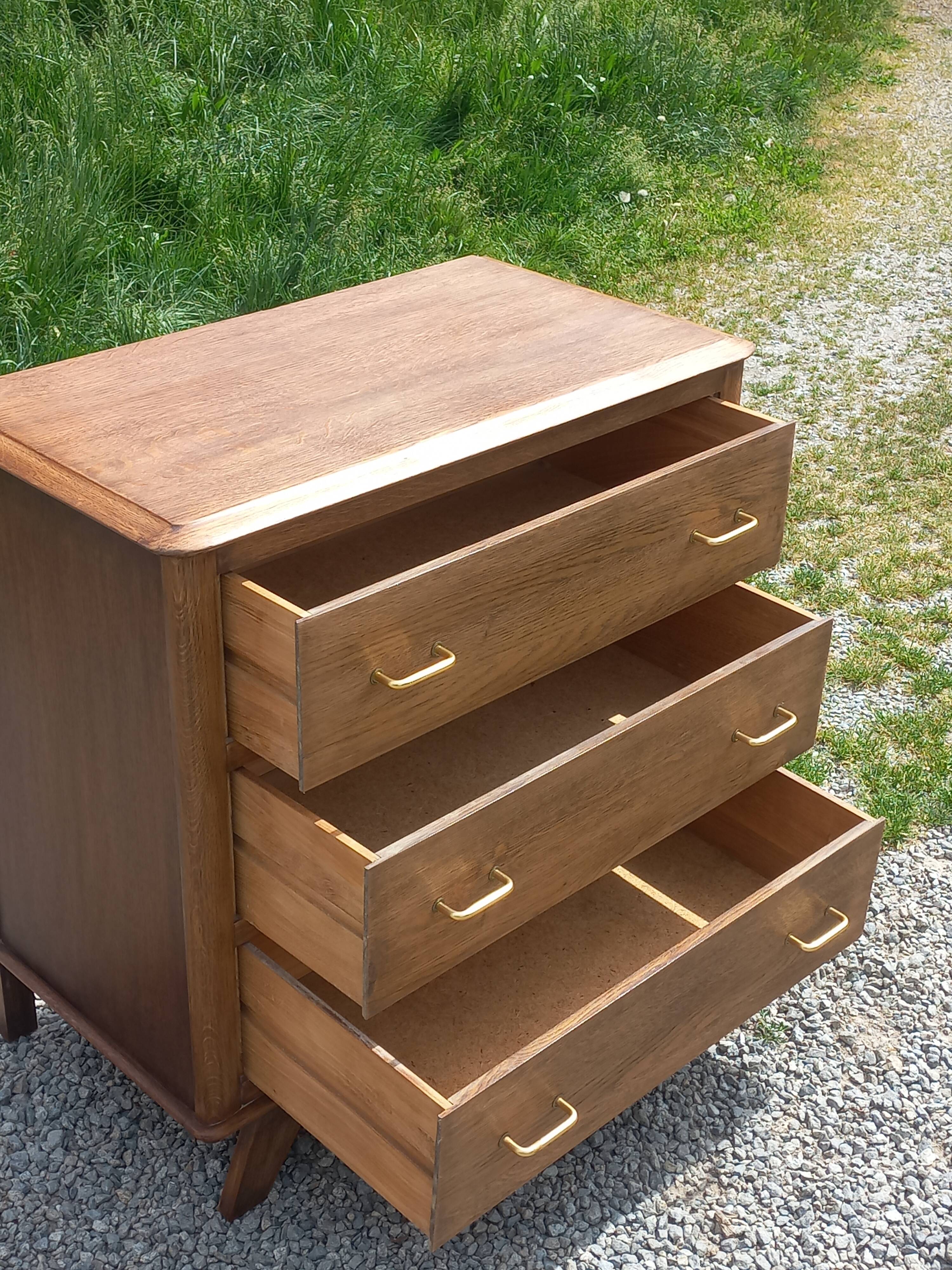 Vintage oak commode with tapered legs from the 1950s.
