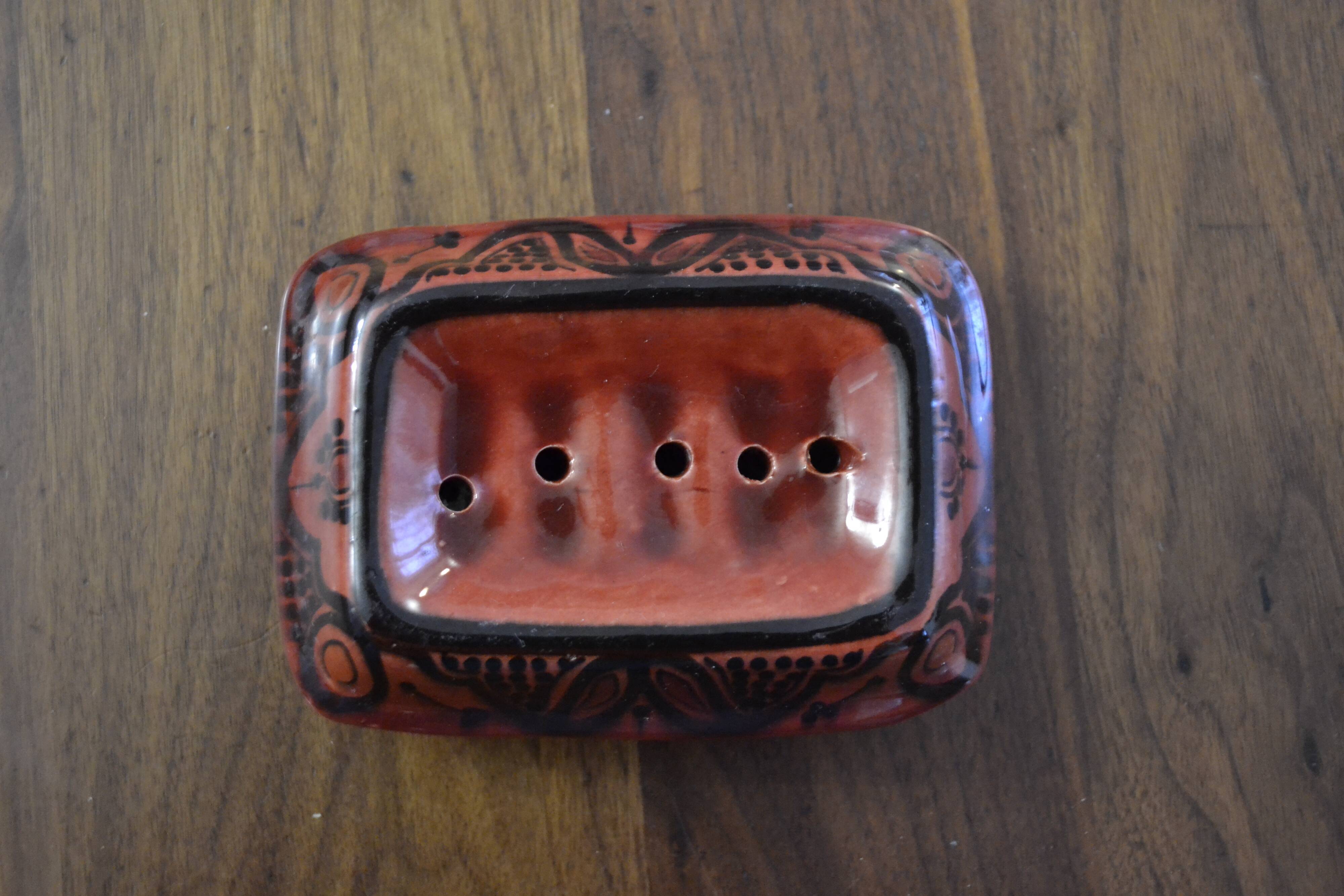 Oriental soap dish in red ceramic