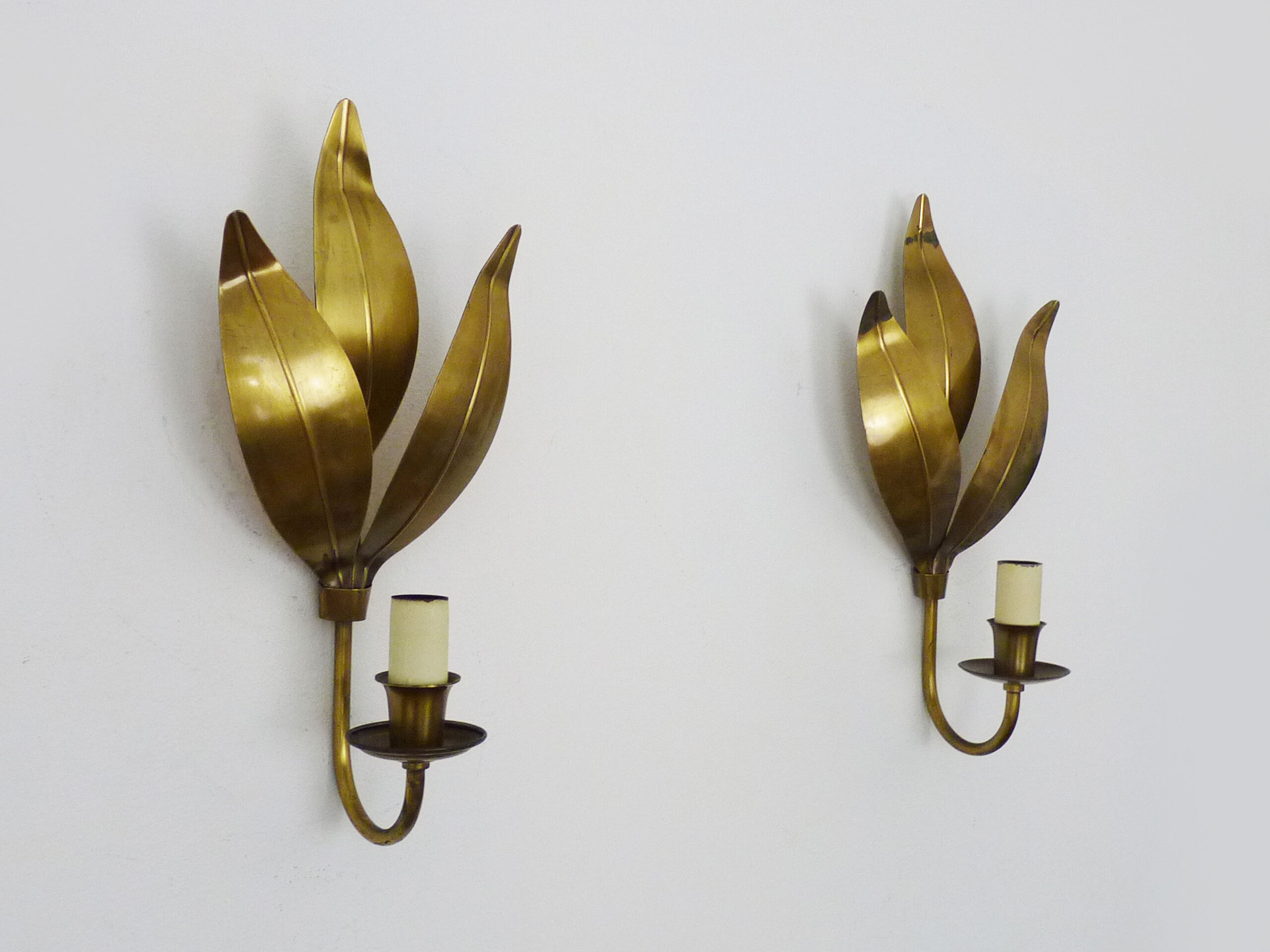 Paire d' appliques murales vintage italienne feuillage stylisé en laiton, Italie, années 50