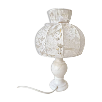 Bedside lamp with alabaster base and lace shade - Vintage