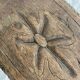 Ancien tabouret bas en bois tourné et gravé