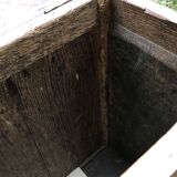 Coffre en bois sculpté et estampille a. dubois