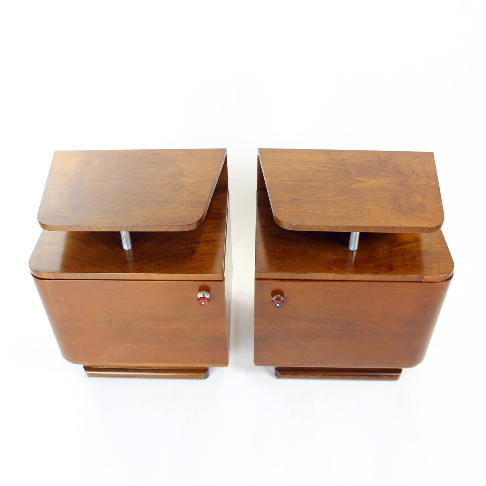 Ensemble de deux tables de chevet Bauhaus, Tchécoslovaquie, années 1950