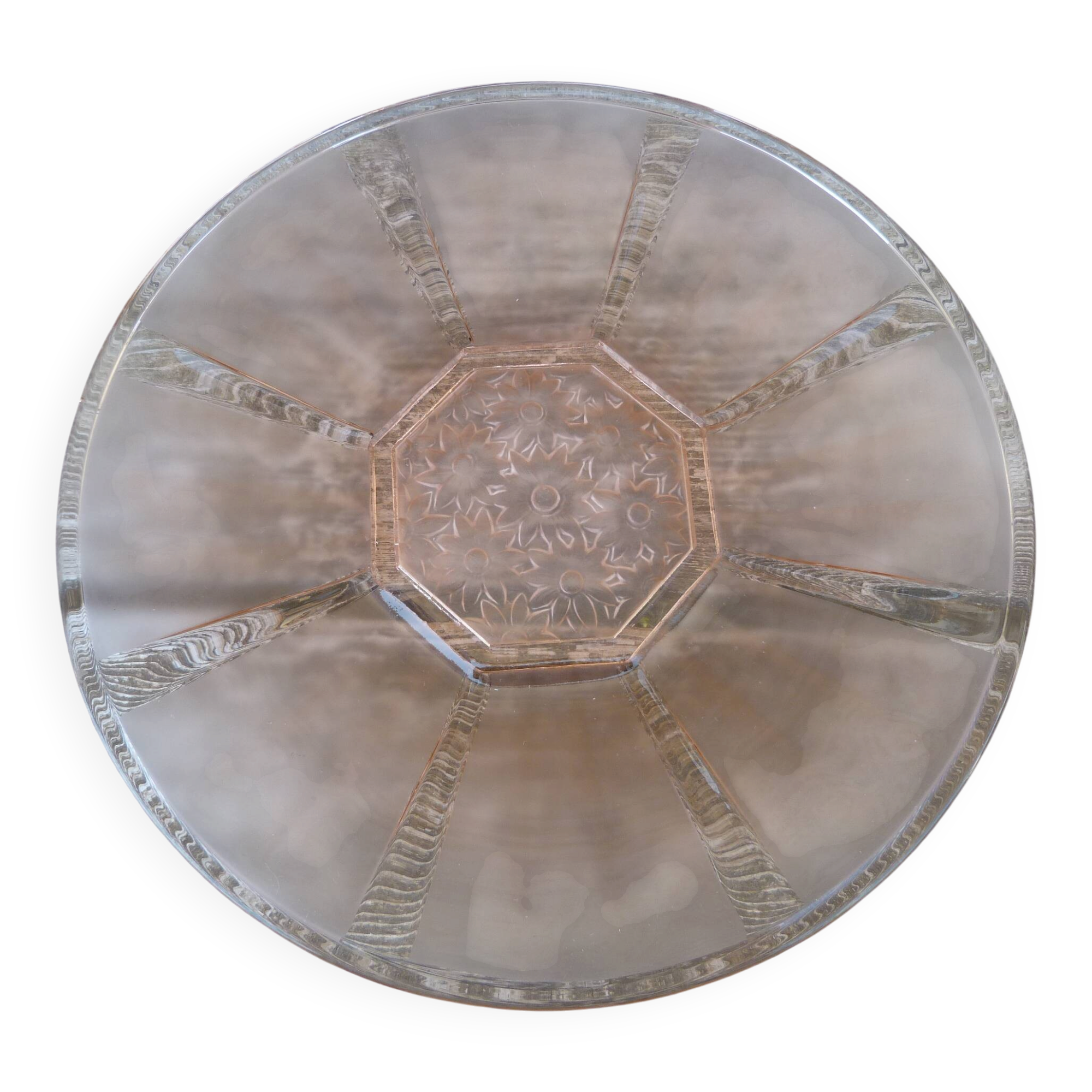 Art Deco plate in moulded pressed glass with a daisy pattern.