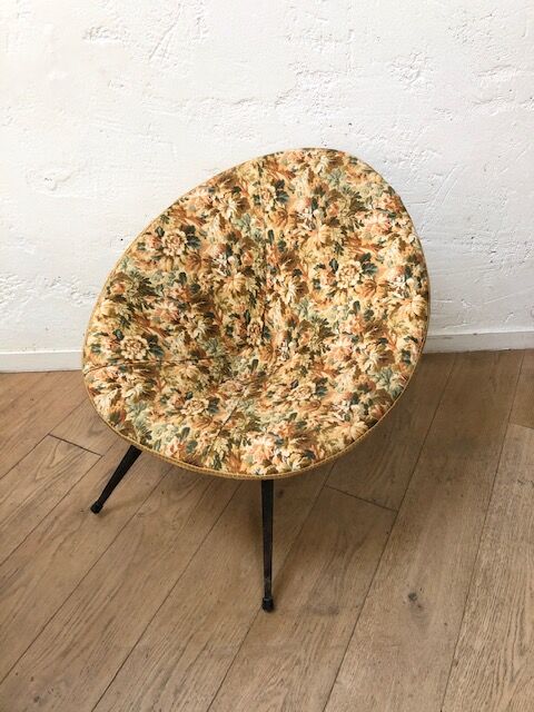 Vintage round tripod chair, 60s