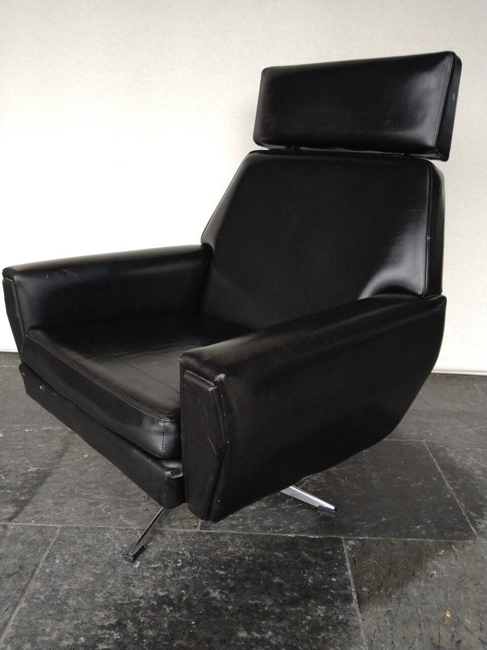 luxury swivel chair 1960s