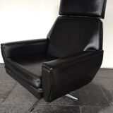 Fauteuil pivotant en skaï noir, années 1960