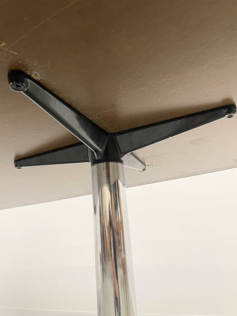 Giancarlo Piretti conference table