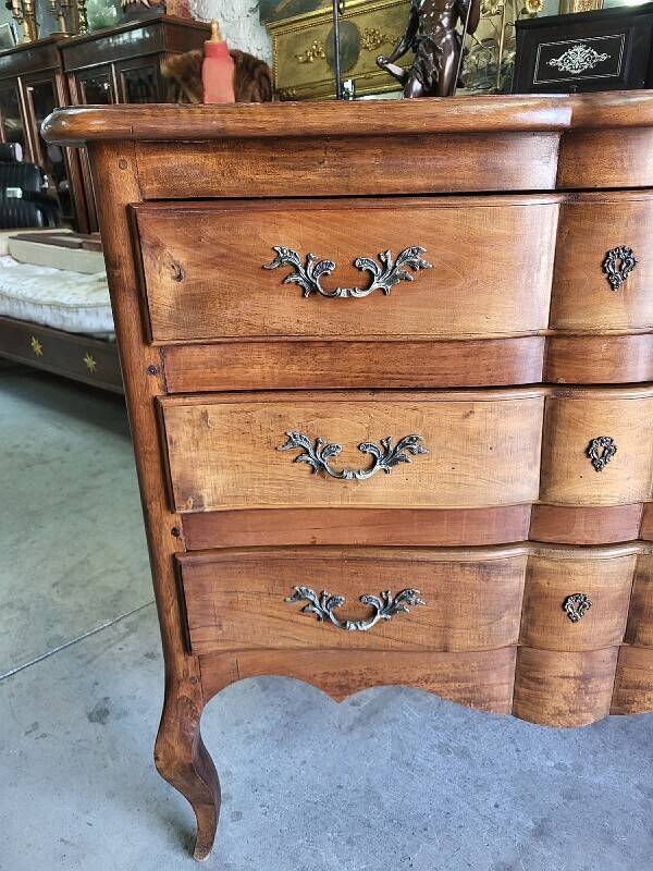 Louis XV walnut chest of drawers with 3 drawers from 1960