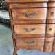 Commode 3 tiroirs arbalette Louis XV en noyer de 1960