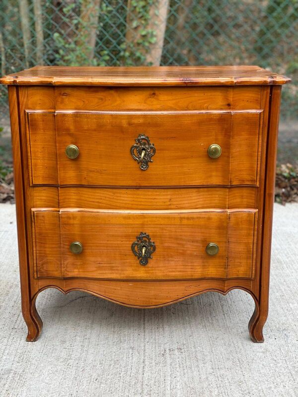Commode de style mix Louis XV Louis Philippe noyer massif queue d'aronde