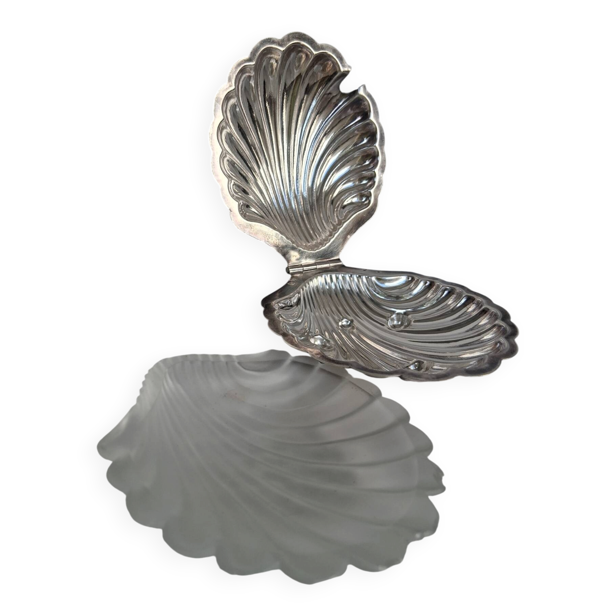 Old shell-shaped butter dish in silver-plated metal - trinket dish.
