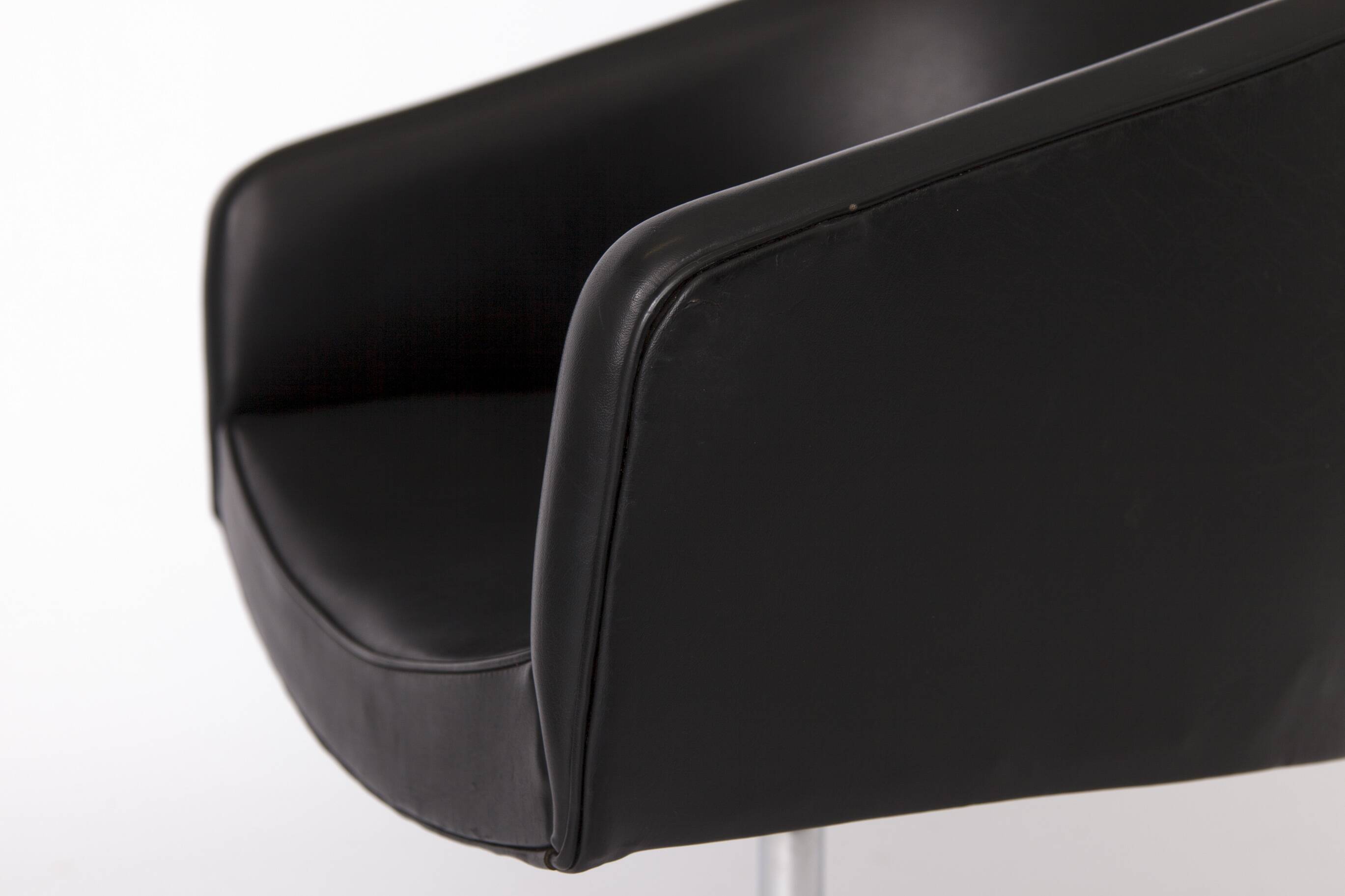 Stylish Swivel Chair by Thonet 1980s Austria