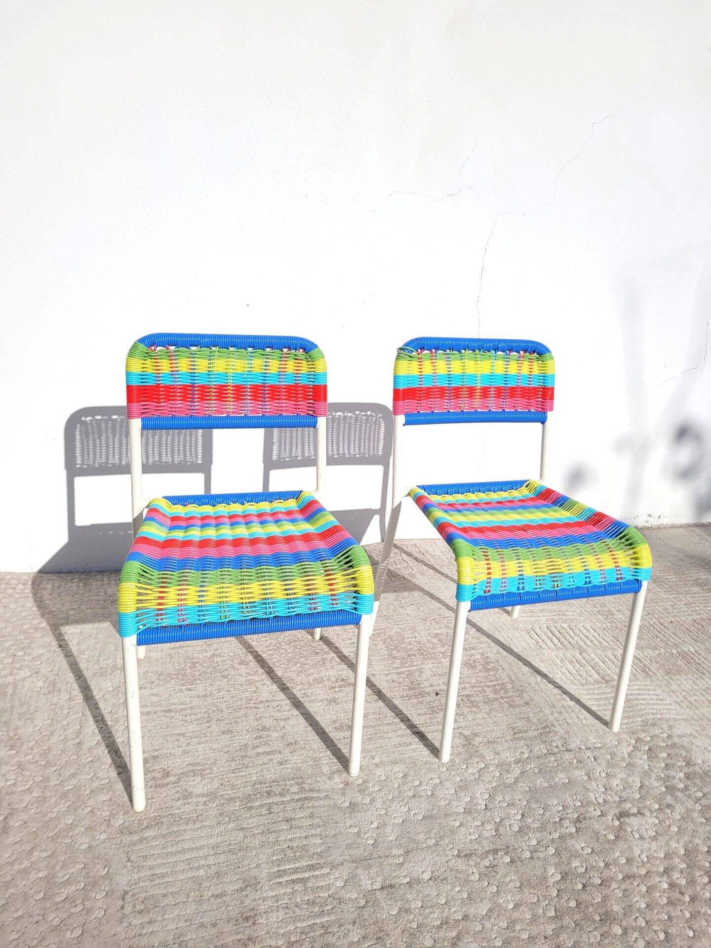 Pair of children's chairs with Ikea Fargglad scoubidou pattern