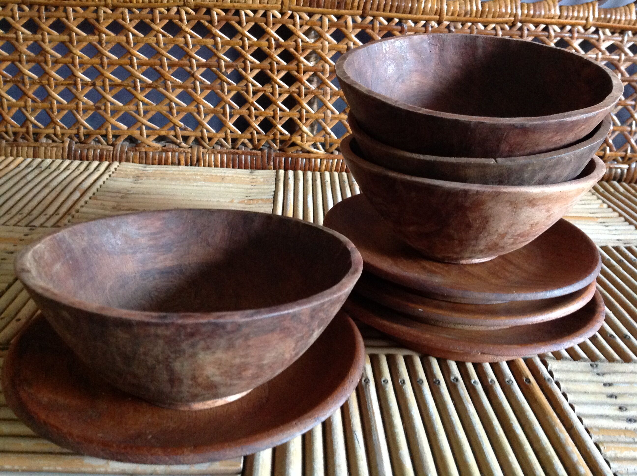 Set of 4 wooden bowls and plates