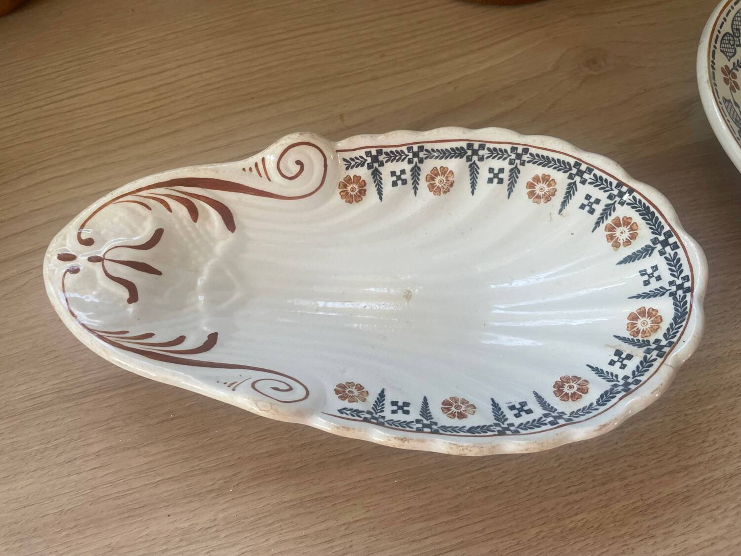 St Amand iron earth dishes