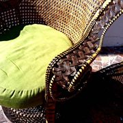 Authentique fauteuil dit Emmanuelle en rotin, design séventies