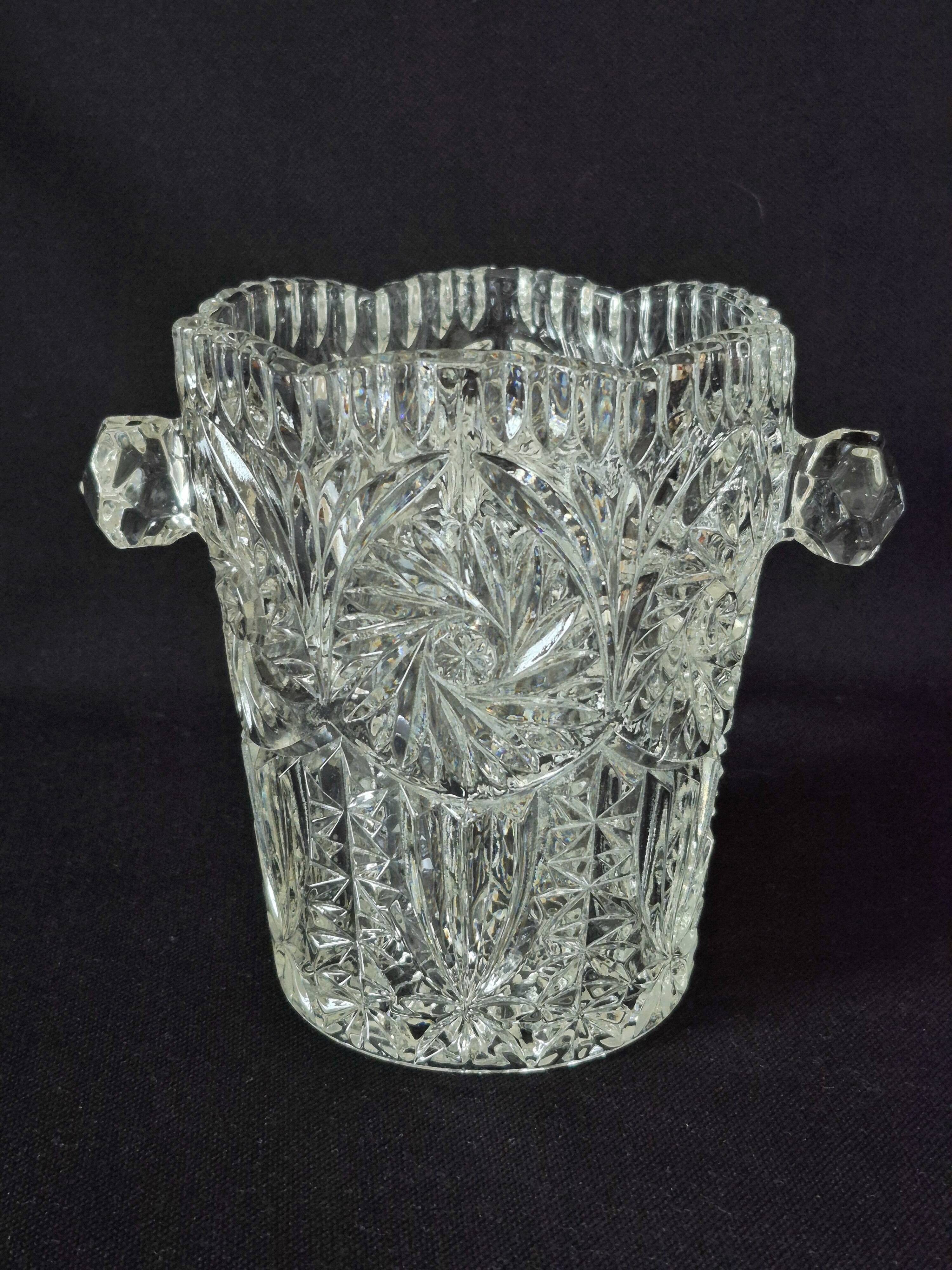 Seau à glace en verre moulé et taillé, A322