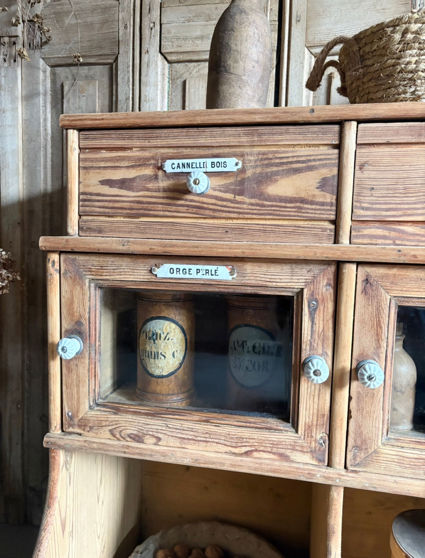 Ancien Meuble Grainetier D’épicerie – Tiroirs, Vitrines & Plaques Émai