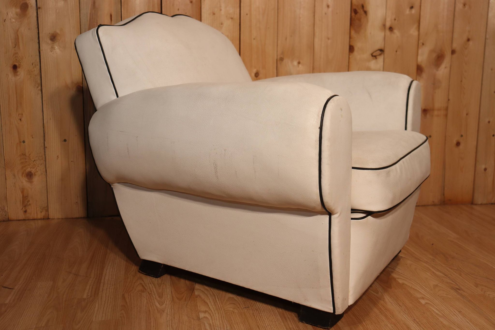 Fauteuil club en cuir blanc