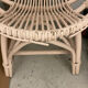 Chaise Shell en rotin peint rose pâle