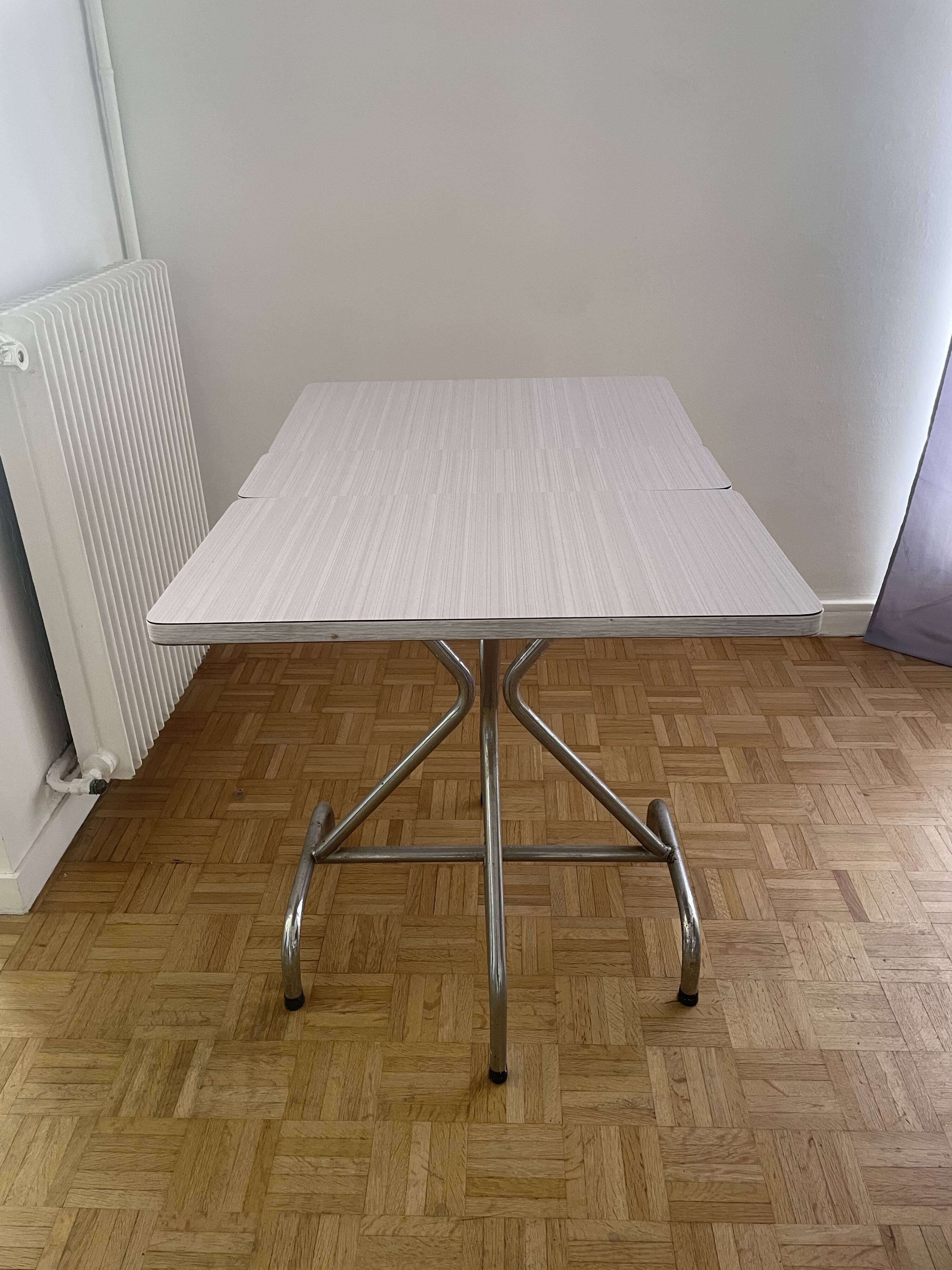Table de cuisine pliable en formica gris et blanc