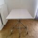 Table de cuisine pliable en formica gris et blanc